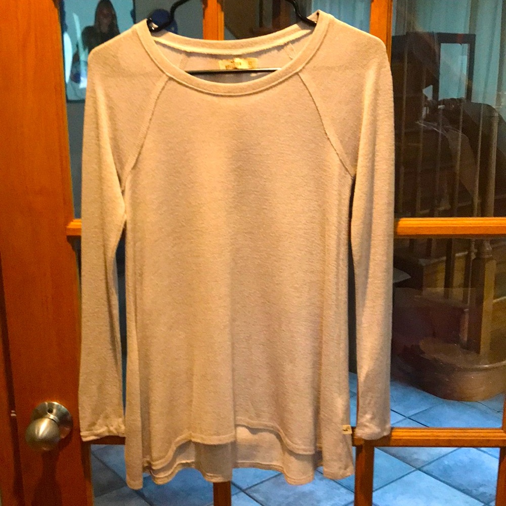Hollister size Xsmall tunic with long sleeves. Oatmeal color. Lightweight & soft